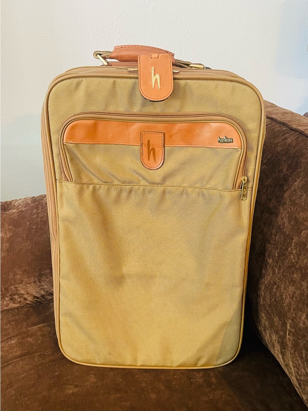 Hartmann 22” Rolling Luggage Carry on Suitcase